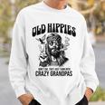Old Hippies Don't Die They Turn Into Crazy Grandpas スウェットシャツ 彼への贈り物