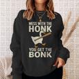 Mess With The Honk You Get The Bonk スウェットシャツ 彼女への贈り物
