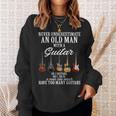 Never Underestimate An Old Man With A Guitar スウェットシャツ 彼女への贈り物