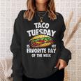 タコ・チューズデーは1週間のうちで一番好きな日 Taco Tuesday Is My Favorite Day スウェットシャツ 彼女への贈り物