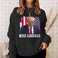 トランプは決して降伏しない 共和党大統領ドナルド・トランプ スウェットシャツ 彼女への贈り物
