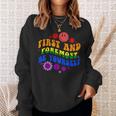 レトロな虹色デザイン 力強いlgbtqプライドメッセージ付き スウェットシャツ 彼女への贈り物