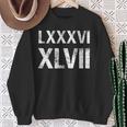 8647 ローマ数字 抗議ヴィンテージアンティーク調 Lxxxvi Xlvii スウェットシャツ 年配の女性への贈り物