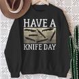 Have A Knife Day Knife Collector スウェットシャツ 年配の女性への贈り物