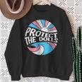 Protect The Dolls、トランスジェンダーlgbt、トランスジェンダーの権利 スウェットシャツ 年配の女性への贈り物