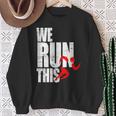 We Run This 我々はこれを実行しますランニング モチベーション マラソン フィットネス ワークアウト ジョギン スウェットシャツ 年配の女性への贈り物