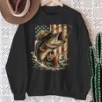 ビンテージバスフィッシング迷彩、アメリカ国旗。 長袖tシャツ スウェットシャツ 年配の女性への贈り物