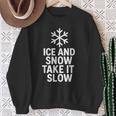 氷と雪で簡単。滑りやすい表面でも天候の安全性。 スウェットシャツ 年配の女性への贈り物