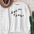 飛ぶ鳥の群れ 長袖tシャツ スウェットシャツ 年配の女性への贈り物