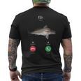 Fih Calling スペルミスフィッシュ 電話を受け入れる 魚 メンズTシャツ バックプリント