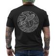 Humpback クジラ 海から雲に飛ぶ メンズTシャツ バックプリント