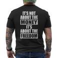 It's Not About Money It's About Freedom お金ではなく、自由を手に入れるために メンズTシャツ バックプリント