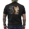 It's Not Drinking Alone If The Cat Is Home 面白い猫とワイン メンズTシャツ バックプリント