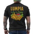 Lumpia Makes Me Happyルンピアは私を幸せにする フィリピンの春巻き 料理 食べ物 メンズTシャツ バックプリント