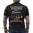 Never Underestimate An Old Man With A Guitar メンズTシャツ バックプリント