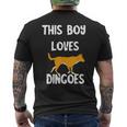This Boy Loves Dingoes 野生動物 オーストラリアン ディンゴ犬 メンズTシャツ バックプリント
