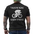 Triathlete Office Against Road Bike ランニング トライアスロンスポーツ メンズTシャツ バックプリント