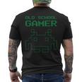 オールドビンテージスクールゲーマー-レトロスペースエイリアンインベーダー メンズTシャツ バックプリント