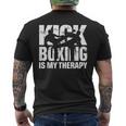 キックボクシングは私の治療法、キックボクシングの試合モチーフのキックボクサー メンズTシャツ バックプリント