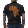 クールなアフリカの地図布、伝統的なアフリカのケンテ布。 メンズTシャツ バックプリント