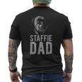 スタッフォードシャーブルテリア ブラック 男性用 スタッフィー パパ メンズTシャツ バックプリント