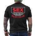 セックスインストラクター初レッスンは無料です-面白いバチェロレッテ メンズTシャツ バックプリント