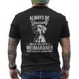 ビィ・ア・ワイマラナーおもしろいワイマラナー メンズTシャツ バックプリント