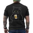 ビールを持っている黒猫 ヴィンテージ おもしろい ビール&猫好き メンズTシャツ バックプリント