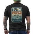 マグロクルーレトロフィッシングシーフードユーモアデザイン メンズTシャツ バックプリント