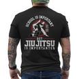 柔術学校は重要ですが、柔術は重要です メンズTシャツ バックプリント