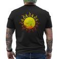燃える太陽 トライバル タトゥー 宇宙 宇宙 メンズTシャツ バックプリント