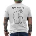 Bear With Me – 面白いミニマリストアニマルしゃれ メンズTシャツ バックプリント