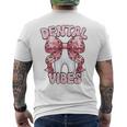 Dentalibes 歯 ピンク ヒョウ柄 弓 歯科医 メンズTシャツ バックプリント