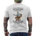まだギターを弾く老人 70年代 おじいちゃん ヴィンテージ メンズTシャツ バックプリント