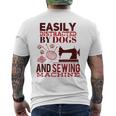 犬やミシンに気を取られやすい おもしろ裁縫 メンズTシャツ バックプリント