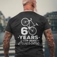 60 Years Of Being Awesome ロードバイク・サイクリングバイシクル メンズTシャツ バックプリント 高齢者への贈り物