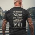 65歳の誕生日 1961年生まれのクラシックカー メンズTシャツ バックプリント 高齢者への贈り物