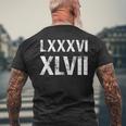 8647 ローマ数字 抗議ヴィンテージアンティーク調 Lxxxvi Xlvii メンズTシャツ バックプリント 高齢者への贈り物