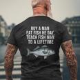 Buy A Man Eat Fish He Day Teaching Fish Man To A Lifetime Fish メンズTシャツ バックプリント 高齢者への贈り物