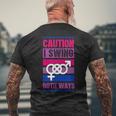 Caution Iwing Both Ways バイセクシャル プライド ジョーク メンズTシャツ バックプリント 高齢者への贈り物