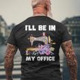 I'll Be In My Office おもしろヴィンテージフローラルミシン メンズTシャツ バックプリント 高齢者への贈り物