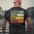 I'm Yale Doing Yale Things 面白い名言 メンズTシャツ バックプリント 高齢者への贈り物