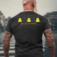 Keep Yourocial Distance 3つのイエローラバーダックグラフィック メンズTシャツ バックプリント 高齢者への贈り物