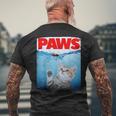 Paws Parody Cat Chasing A Cutecared Mouse Cat Lover メンズTシャツ バックプリント 高齢者への贈り物