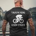 Triathlete Office Against Road Bike ランニング トライアスロンスポーツ メンズTシャツ バックプリント 高齢者への贈り物