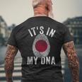 おかしな It's In My Dna 日本国旗 指紋 メンズTシャツ バックプリント 高齢者への贈り物