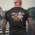 アメリカ・タイ国旗 誇り高いタイ系アメリカ人のルーツ タイ系アメリカ人の遺産 メンズTシャツ バックプリント 高齢者への贈り物