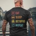 イート・スリープ・オクトパス・リピート・セファロポッド・オクトポッドズ・ラバー・オクトパス メンズTシャツ バックプリント 高齢者への贈り物