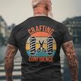 クラフティング・コンフィデンス・バーバー メンズTシャツ バックプリント 高齢者への贈り物