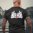 ハートを形作る漫画の手 ネパール国旗 メンズTシャツ バックプリント 高齢者への贈り物